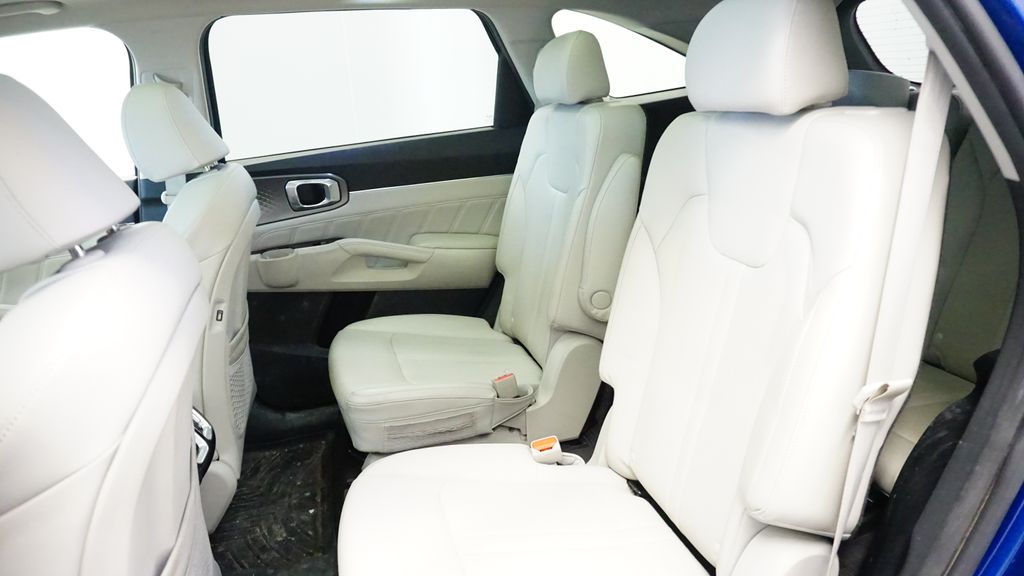 Thumbnail: 2023 Kia Sorento - 27