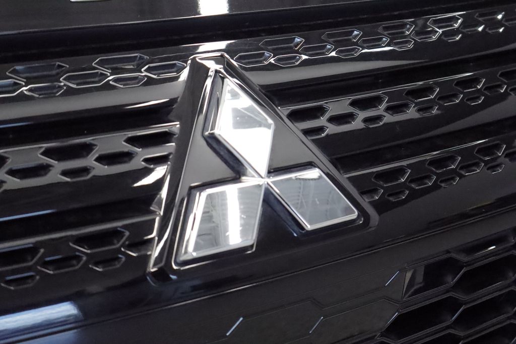 Thumbnail: 2022 Mitsubishi Eclipse Cross - 17