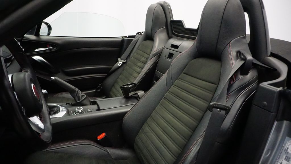 Thumbnail: 2017 Fiat 124 Spider - 8