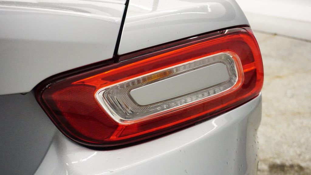 Thumbnail: 2017 Fiat 124 Spider - 19