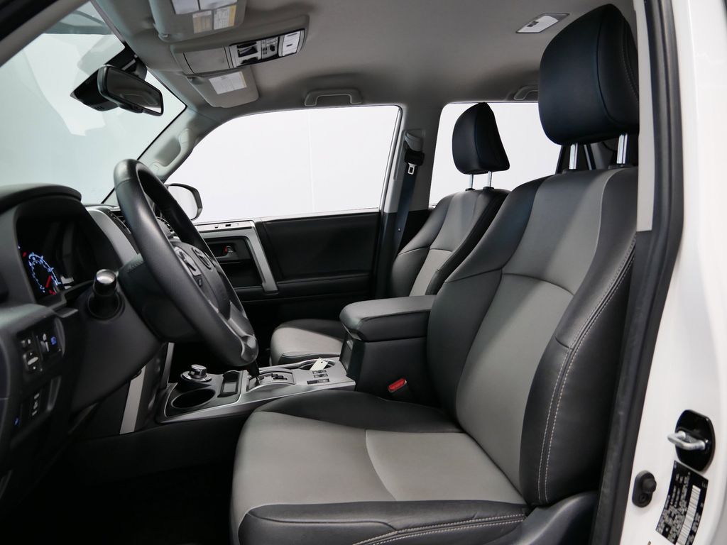 Thumbnail: 2020 Toyota 4Runner - 10