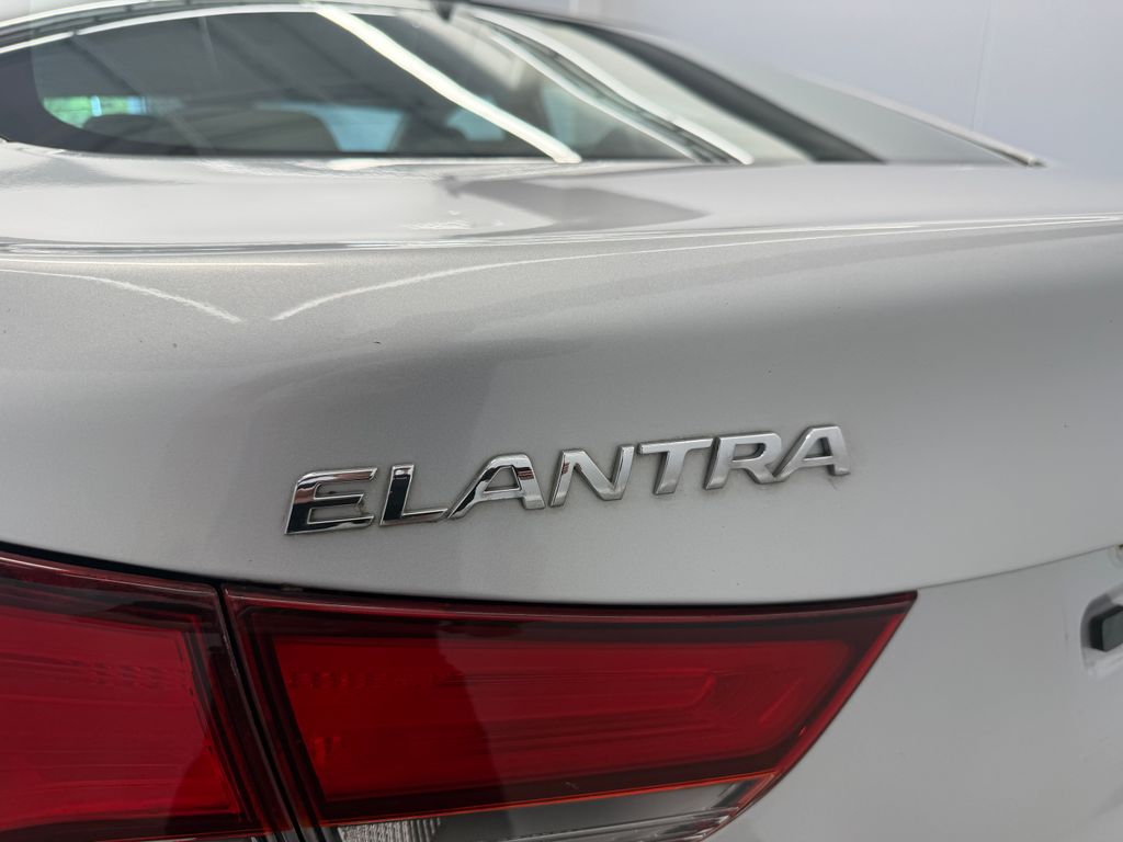 Thumbnail: 2015 Hyundai Elantra - 7