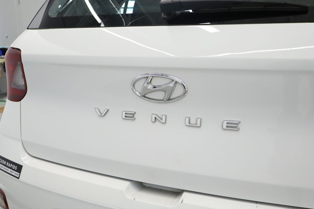 Thumbnail: 2023 Hyundai Venue - 7