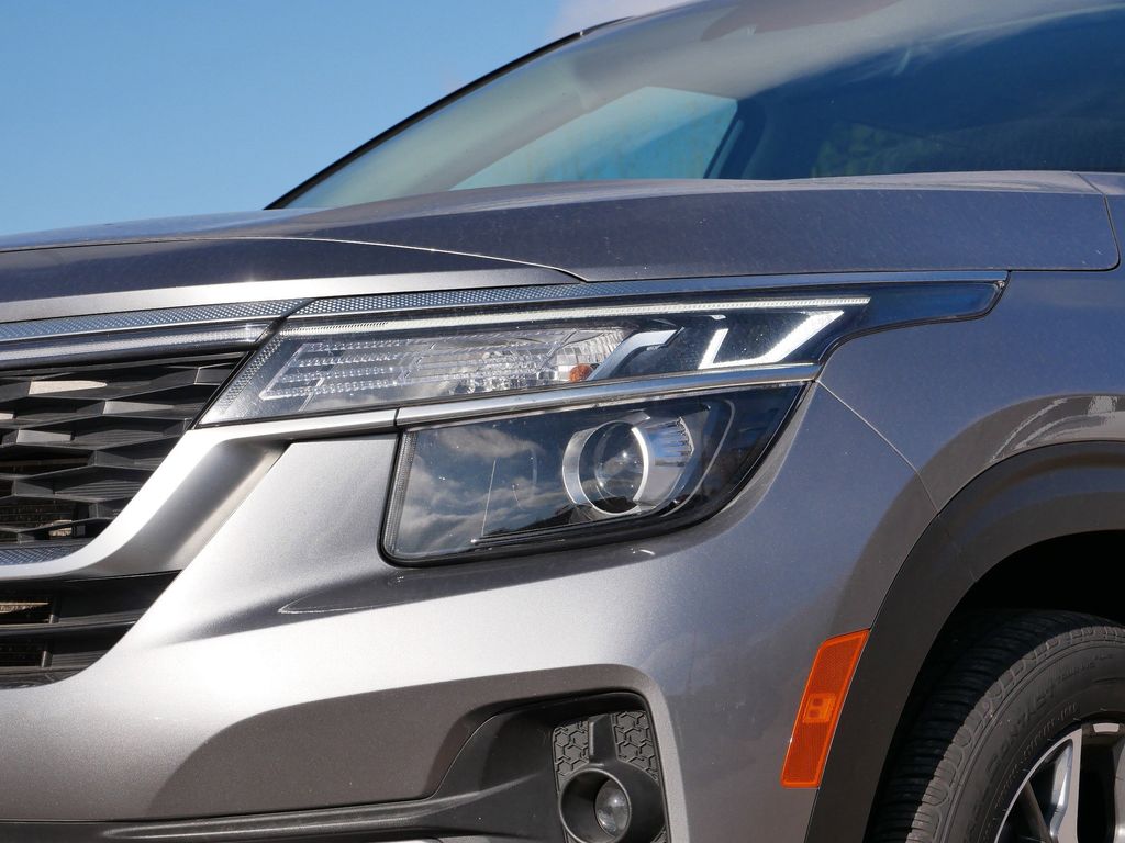 Thumbnail: 2021 Kia Seltos - 16