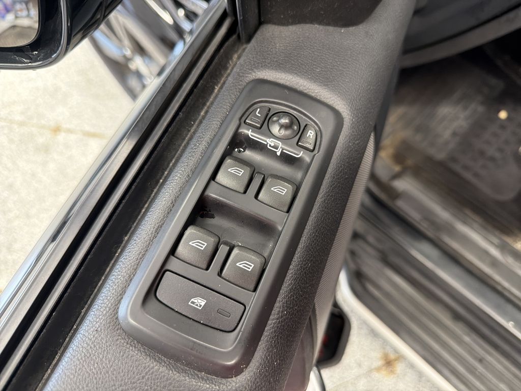 Thumbnail: 2015 Land Rover LR4 - 21