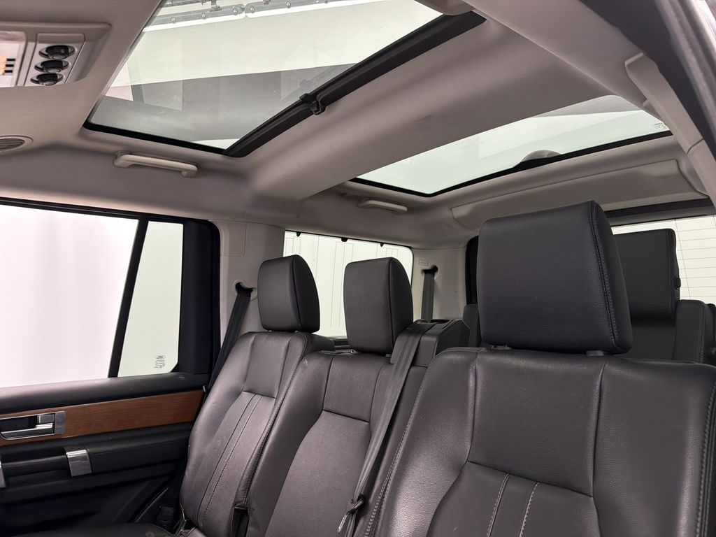 Thumbnail: 2015 Land Rover LR4 - 30