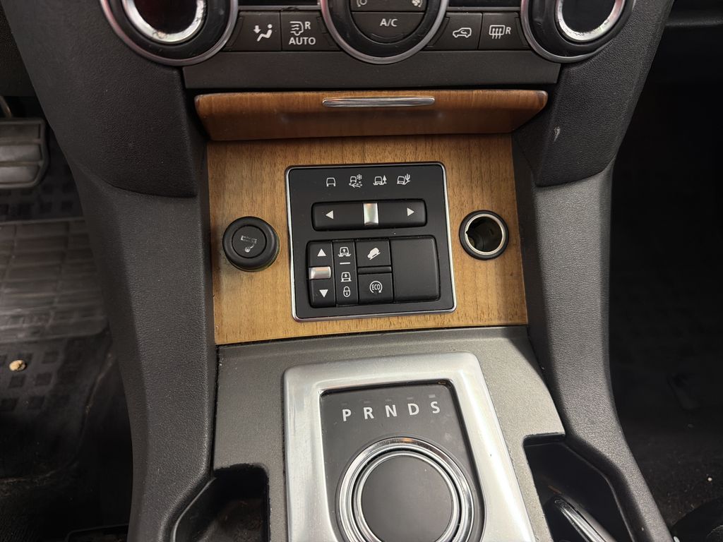 Thumbnail: 2015 Land Rover LR4 - 27