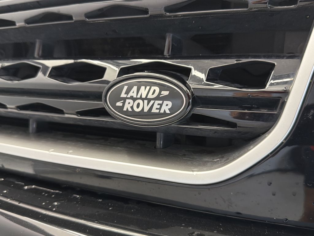 Thumbnail: 2015 Land Rover LR4 - 20
