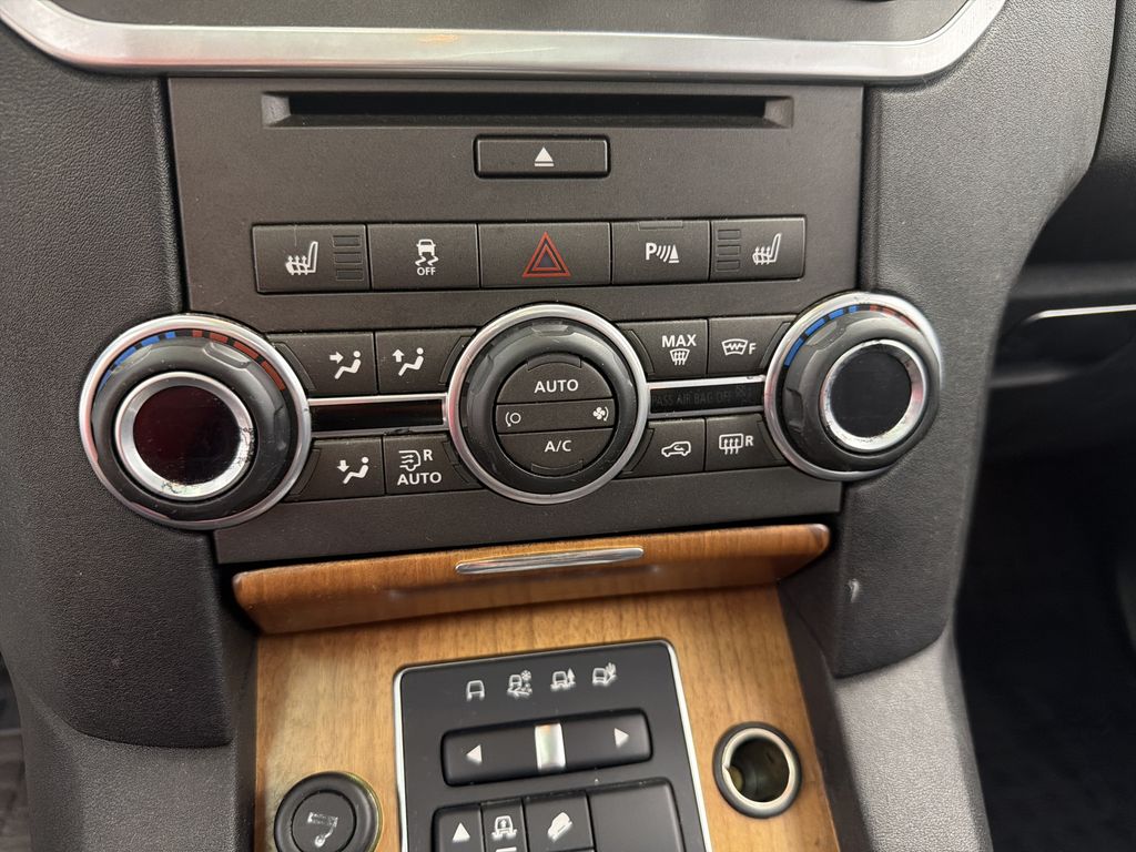 Thumbnail: 2015 Land Rover LR4 - 26
