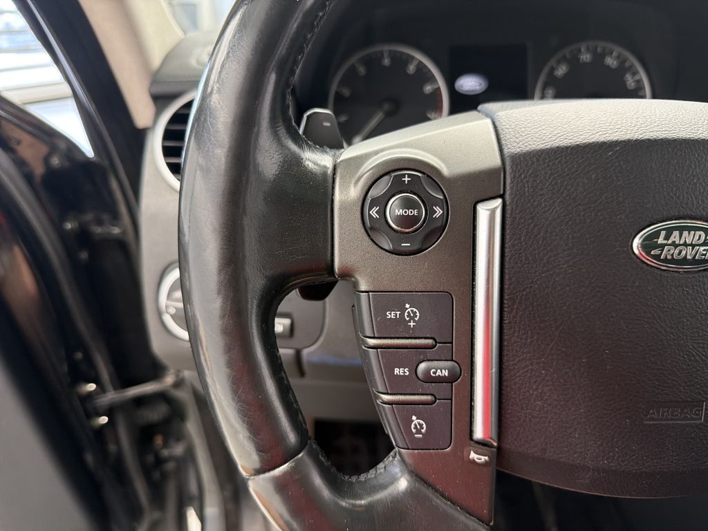 Thumbnail: 2015 Land Rover LR4 - 22