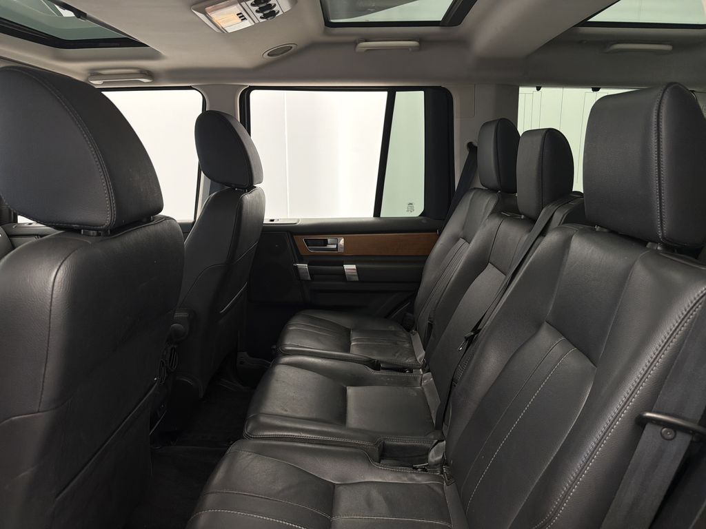 Thumbnail: 2015 Land Rover LR4 - 31