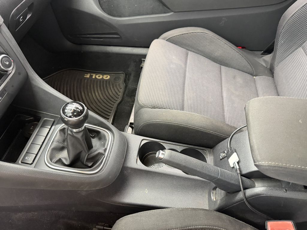 Thumbnail: 2012 Volkswagen Golf - 27