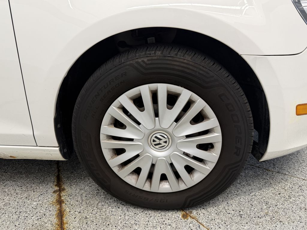 Thumbnail: 2012 Volkswagen Golf - 8