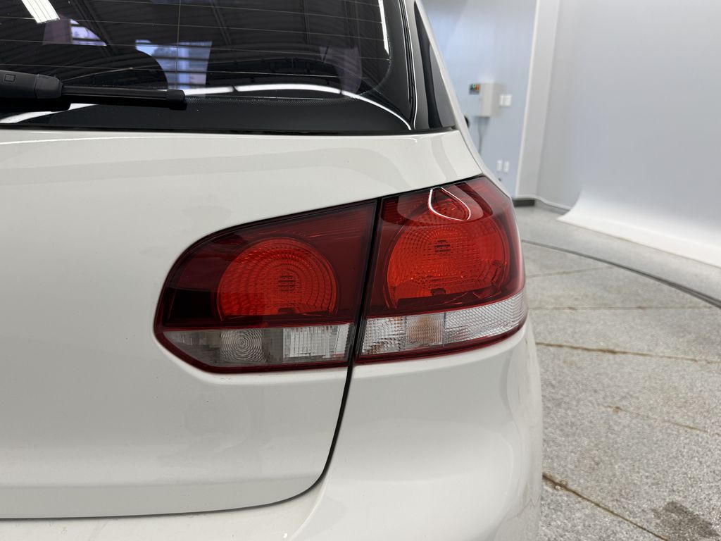 Thumbnail: 2012 Volkswagen Golf - 20