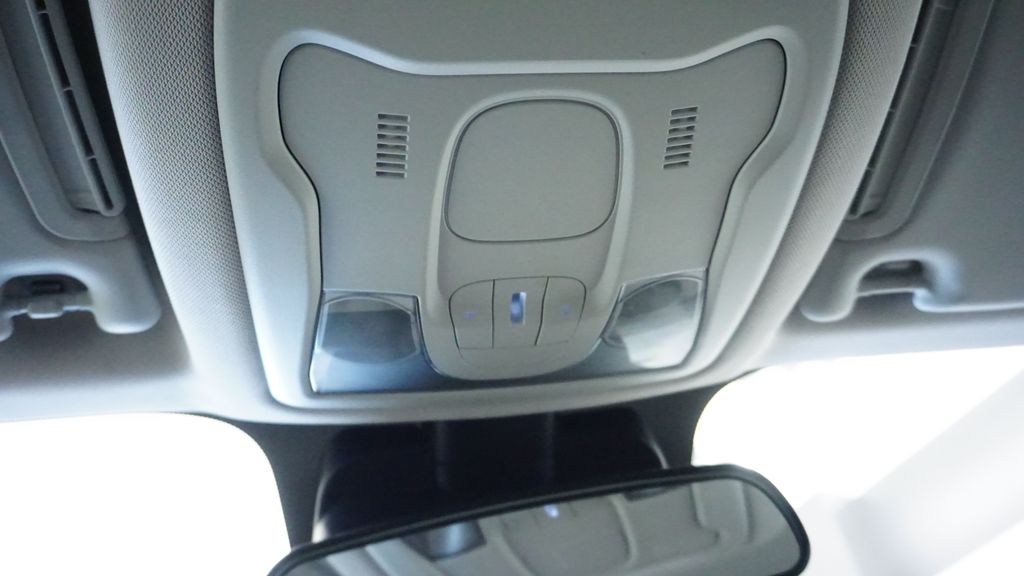 Thumbnail: 2019 Jeep Renegade - 31