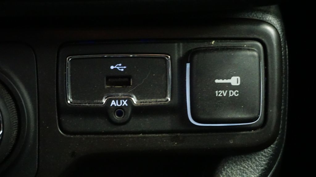 Thumbnail: 2019 Jeep Renegade - 26