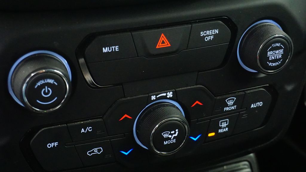 Thumbnail: 2019 Jeep Renegade - 27