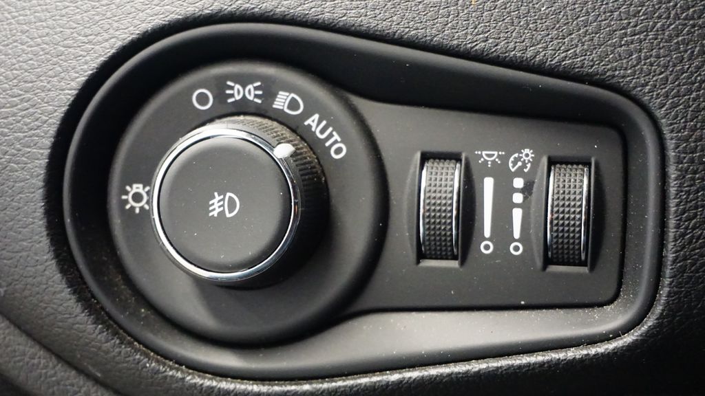 Thumbnail: 2019 Jeep Renegade - 24