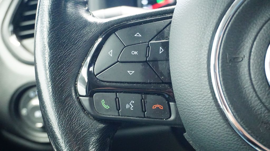 Thumbnail: 2019 Jeep Renegade - 29