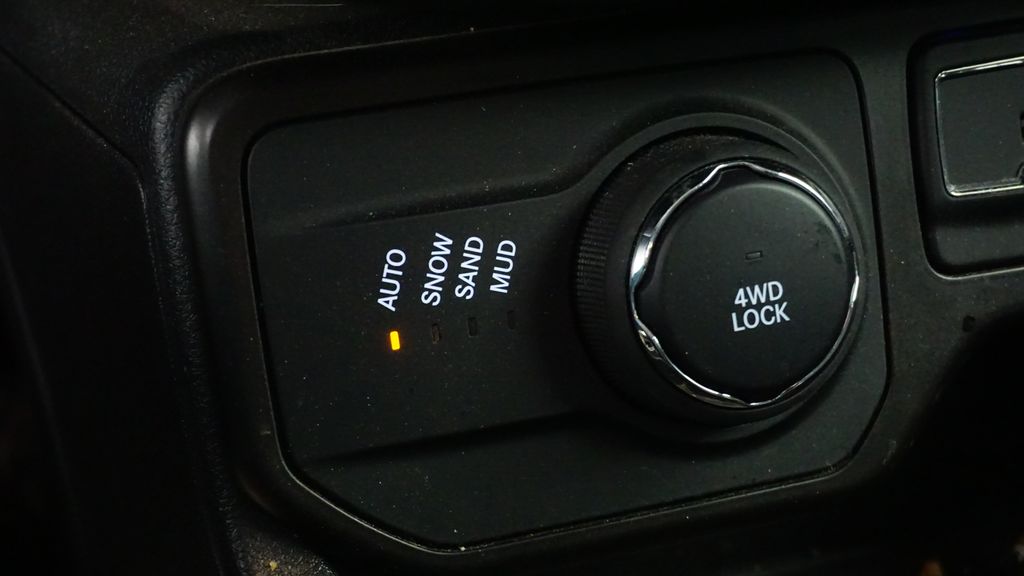 Thumbnail: 2019 Jeep Renegade - 25