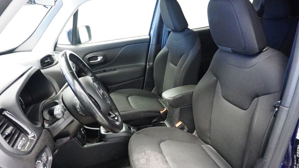 Thumbnail: 2019 Jeep Renegade - 10