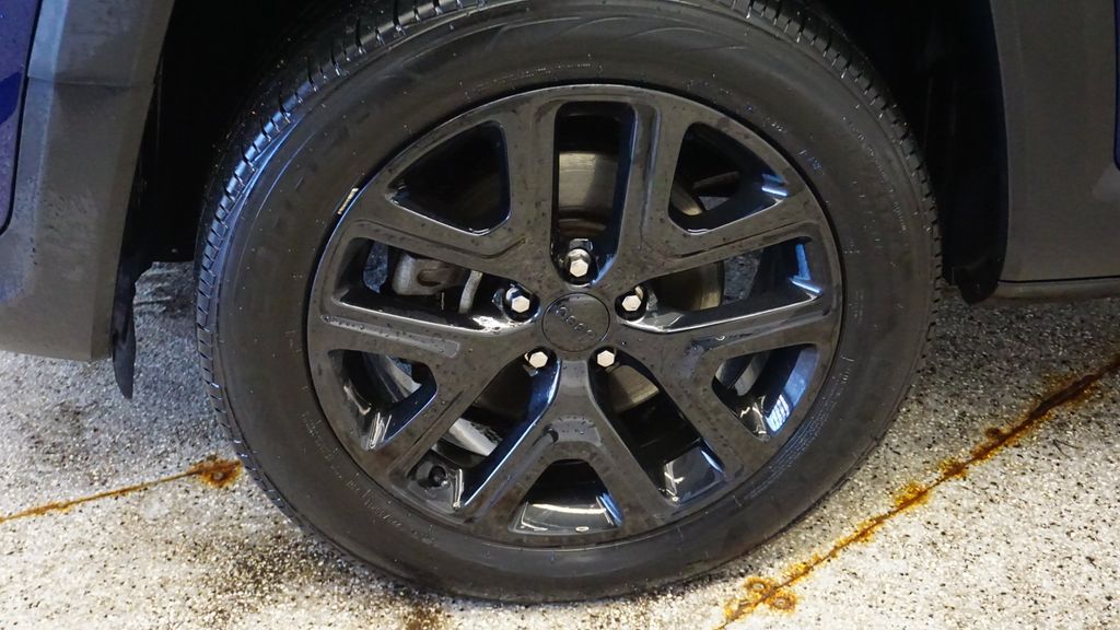 Thumbnail: 2019 Jeep Renegade - 8