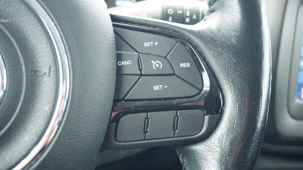 Thumbnail: 2019 Jeep Renegade - 30