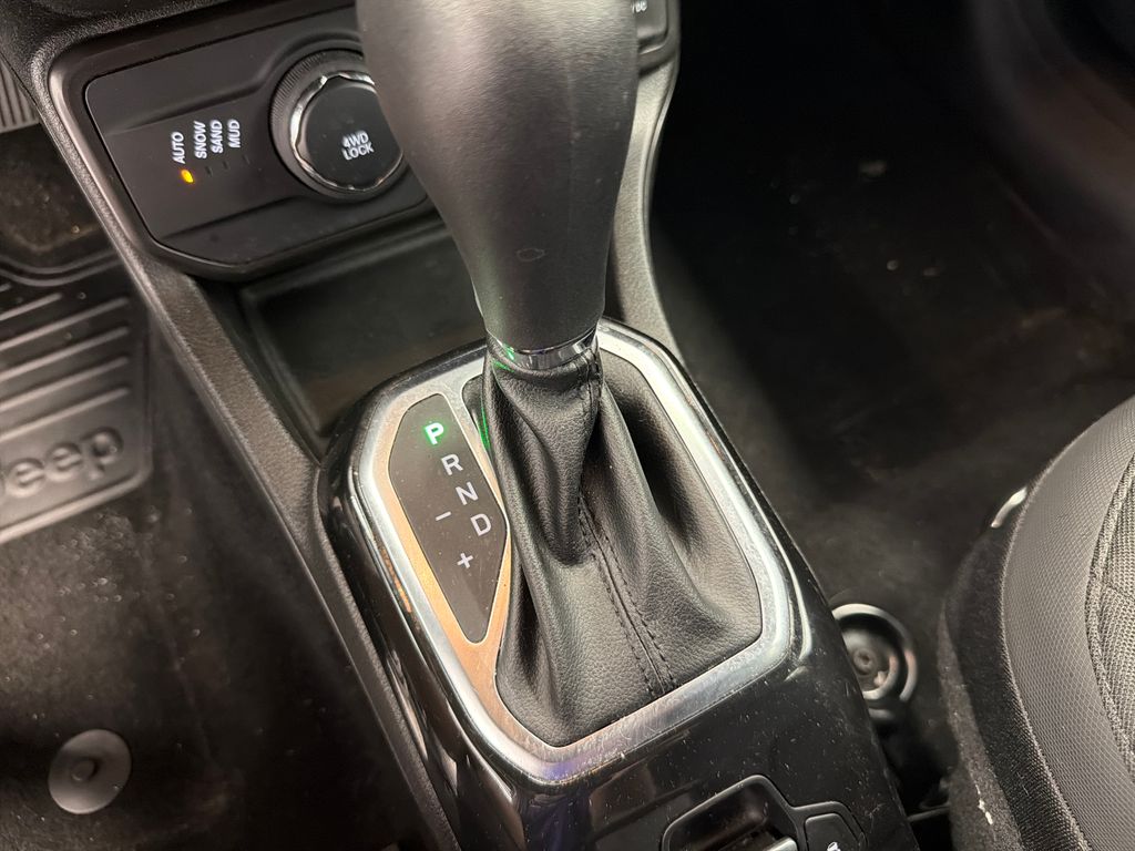 Thumbnail: 2022 Jeep Renegade - 26