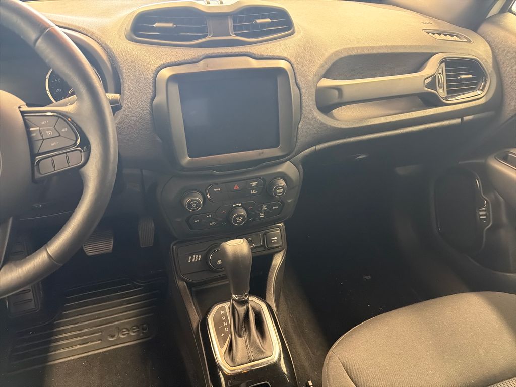 Thumbnail: 2022 Jeep Renegade - 11