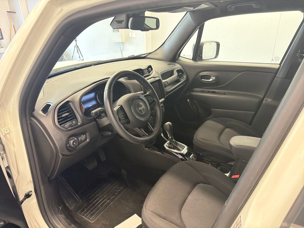 Thumbnail: 2022 Jeep Renegade - 12