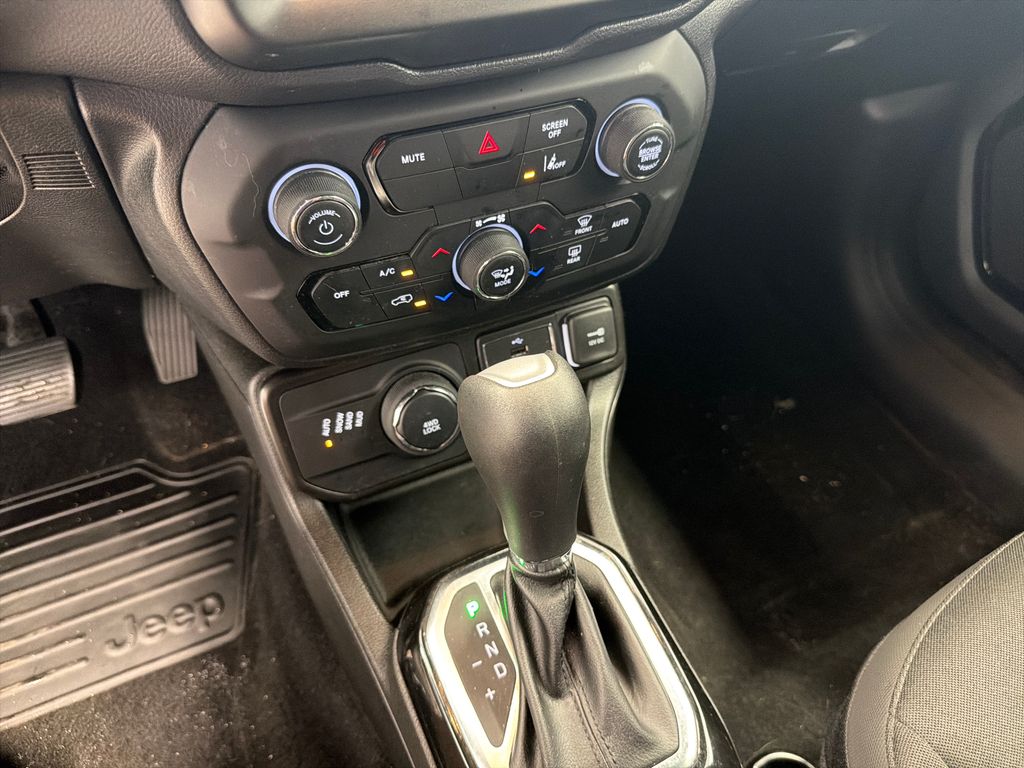 Thumbnail: 2022 Jeep Renegade - 25