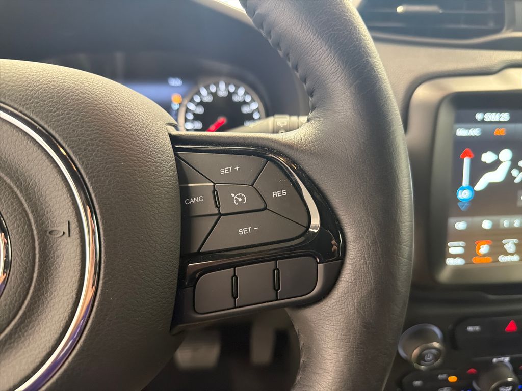 Thumbnail: 2022 Jeep Renegade - 24