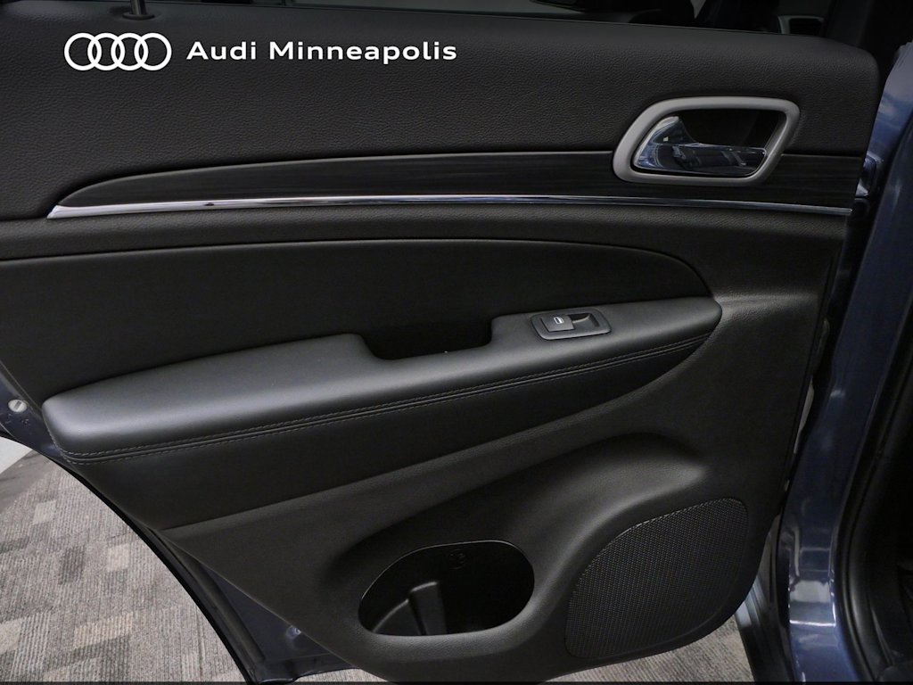Thumbnail: 2019 Jeep Grand Cherokee - 17