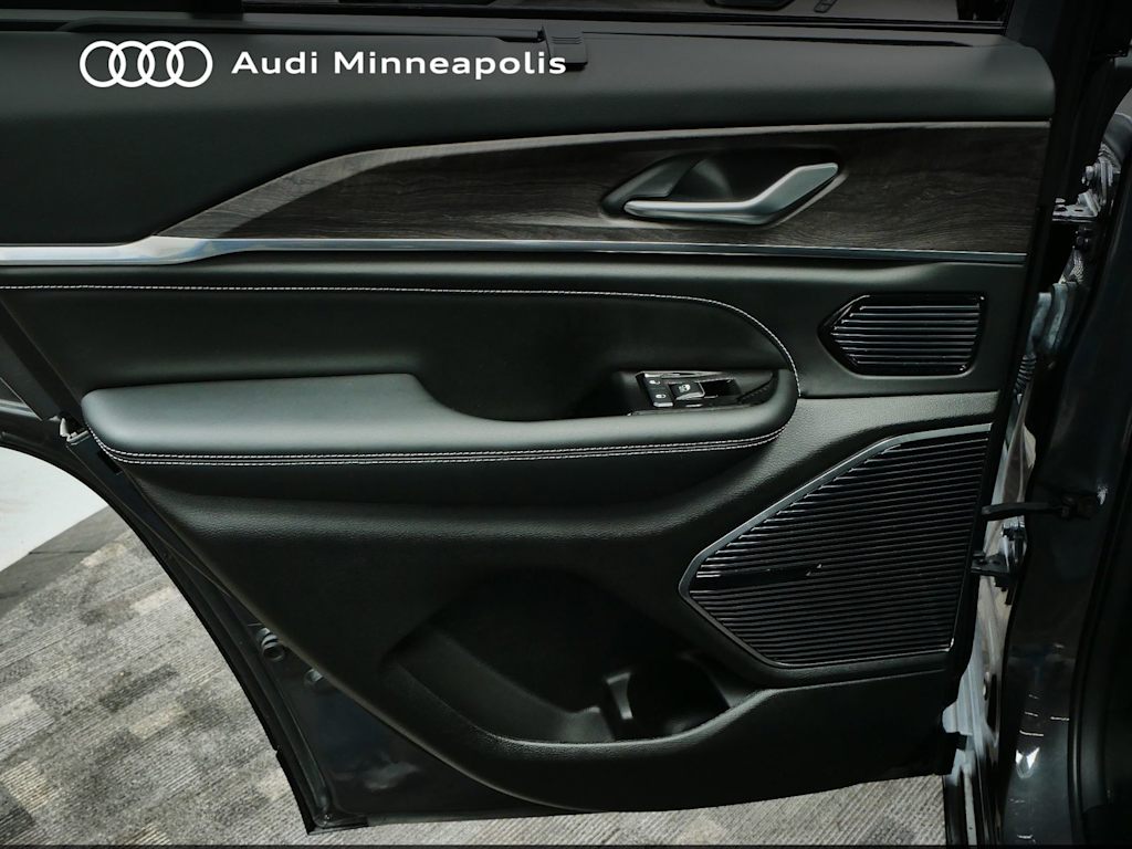 Thumbnail: 2022 Jeep Grand Cherokee - 18