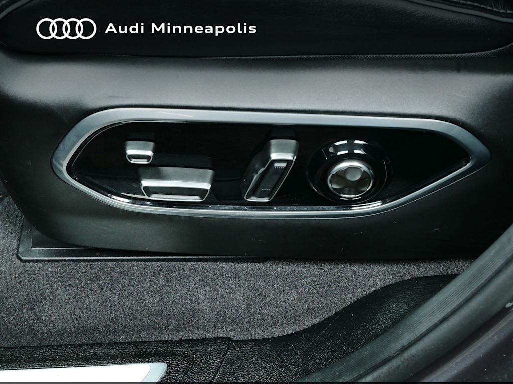 Thumbnail: 2022 Jeep Grand Cherokee - 17