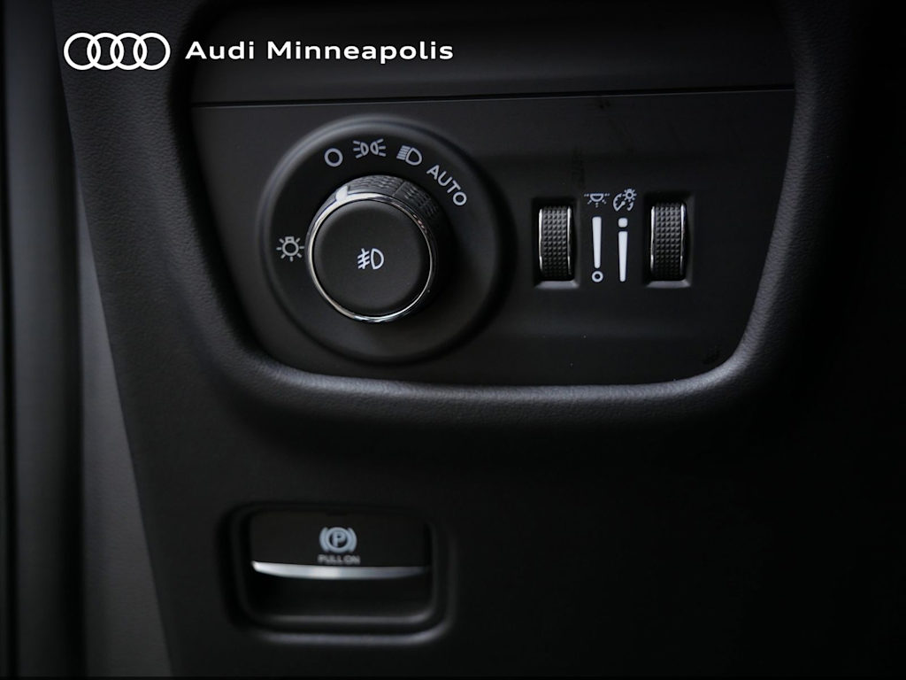 Thumbnail: 2022 Jeep Grand Cherokee - 16