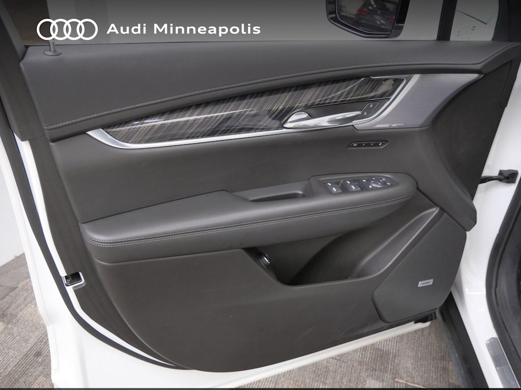 Thumbnail: 2023 Cadillac XT6 - 15