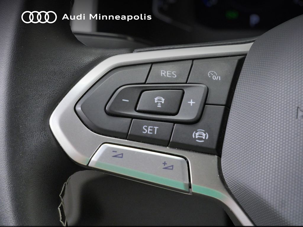 Thumbnail: 2023 Volkswagen Atlas - 21