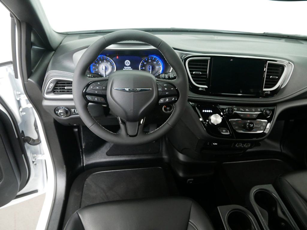 2023 Chrysler Pacifica Touring L 2