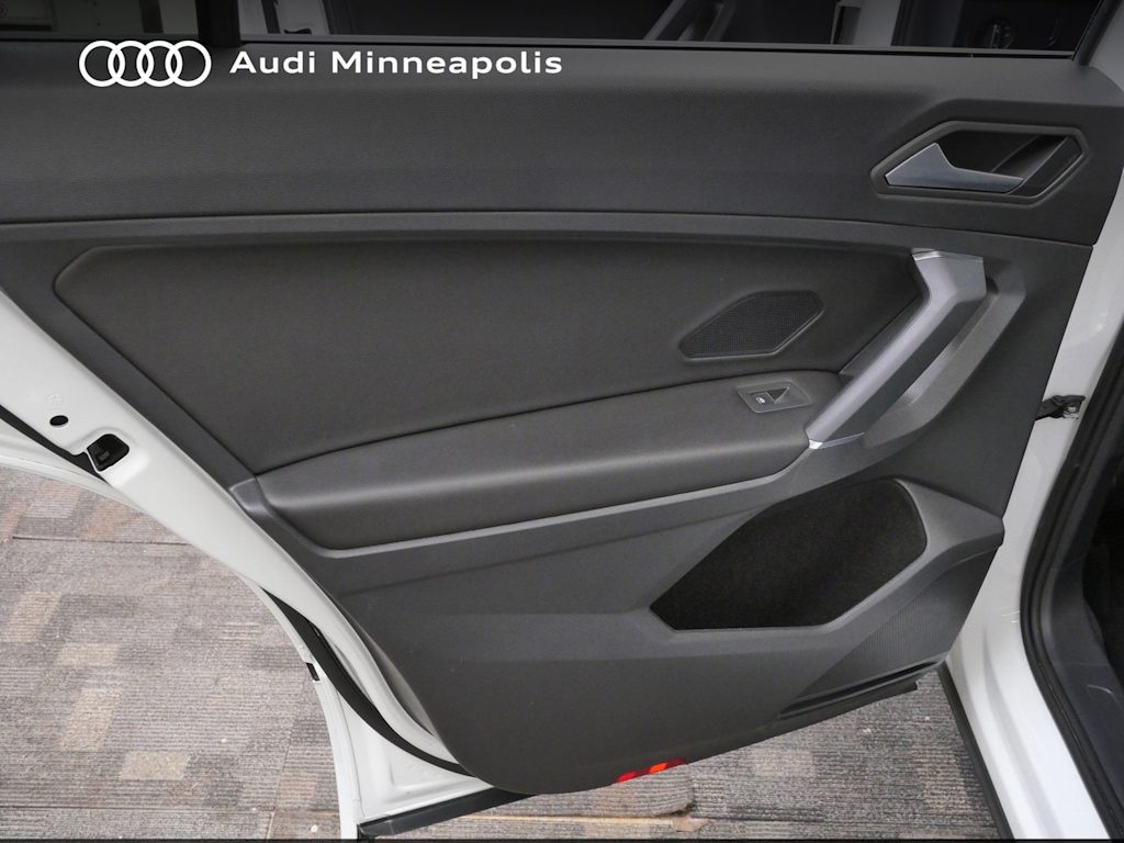 Thumbnail: 2020 Volkswagen Tiguan - 18