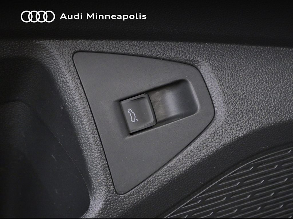 Thumbnail: 2019 Volkswagen Jetta - 18