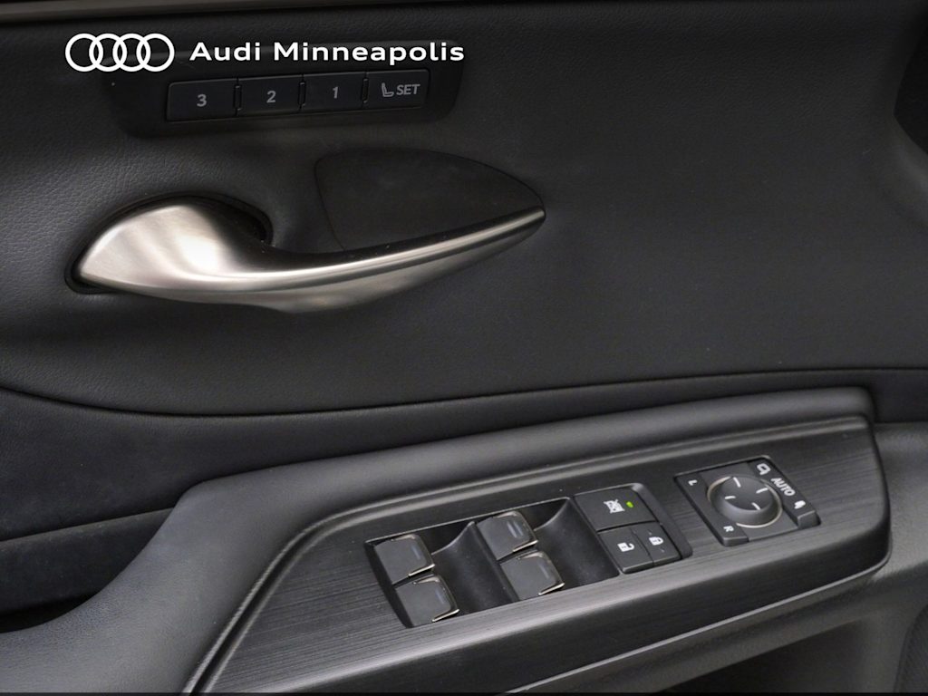 Thumbnail: 2021 Lexus ES - 21