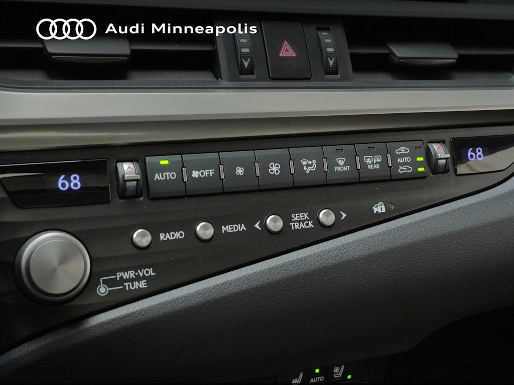 Thumbnail: 2021 Lexus ES - 18
