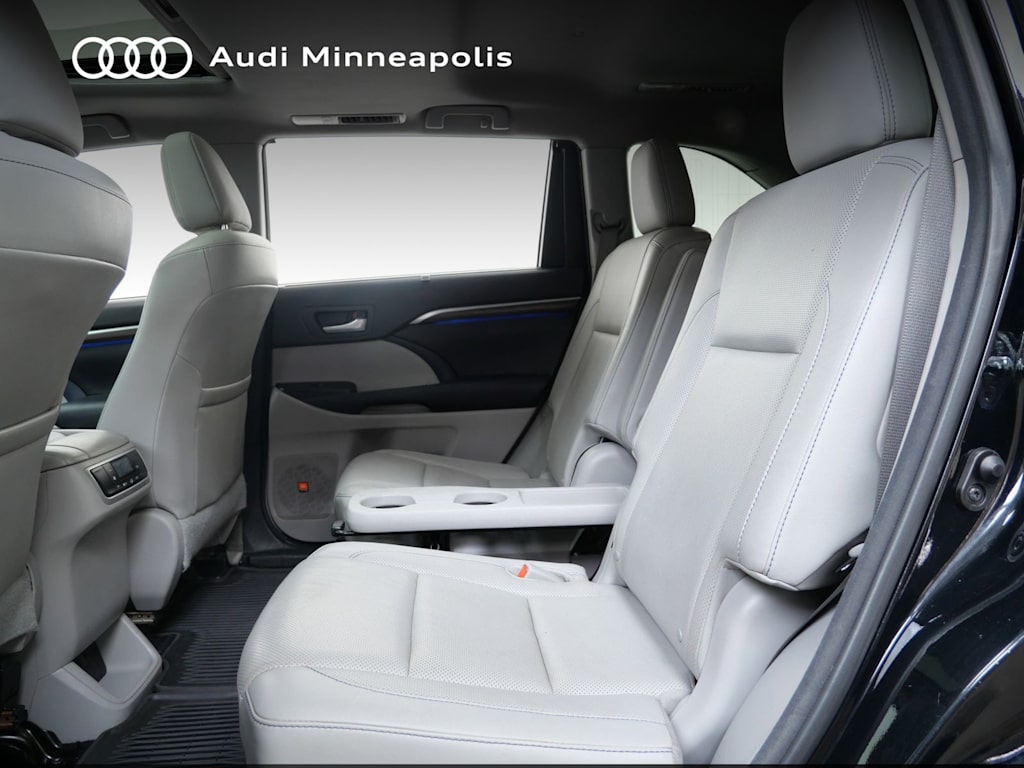 Thumbnail: 2016 Toyota Highlander - 7