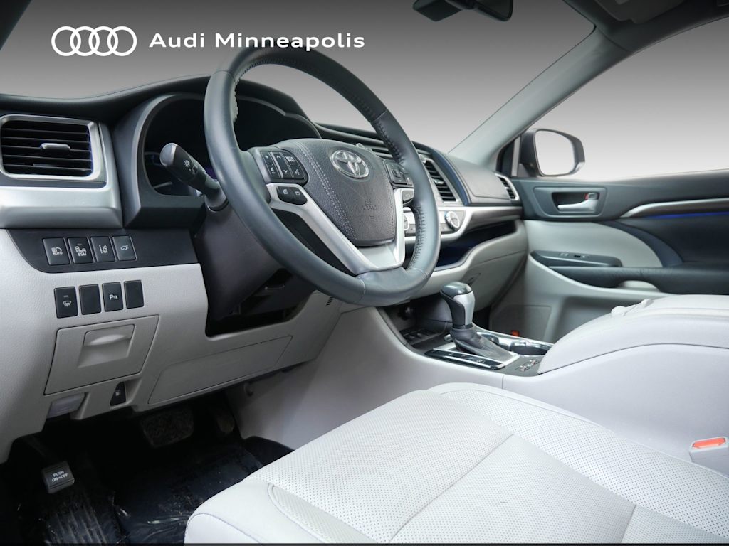 Thumbnail: 2016 Toyota Highlander - 9