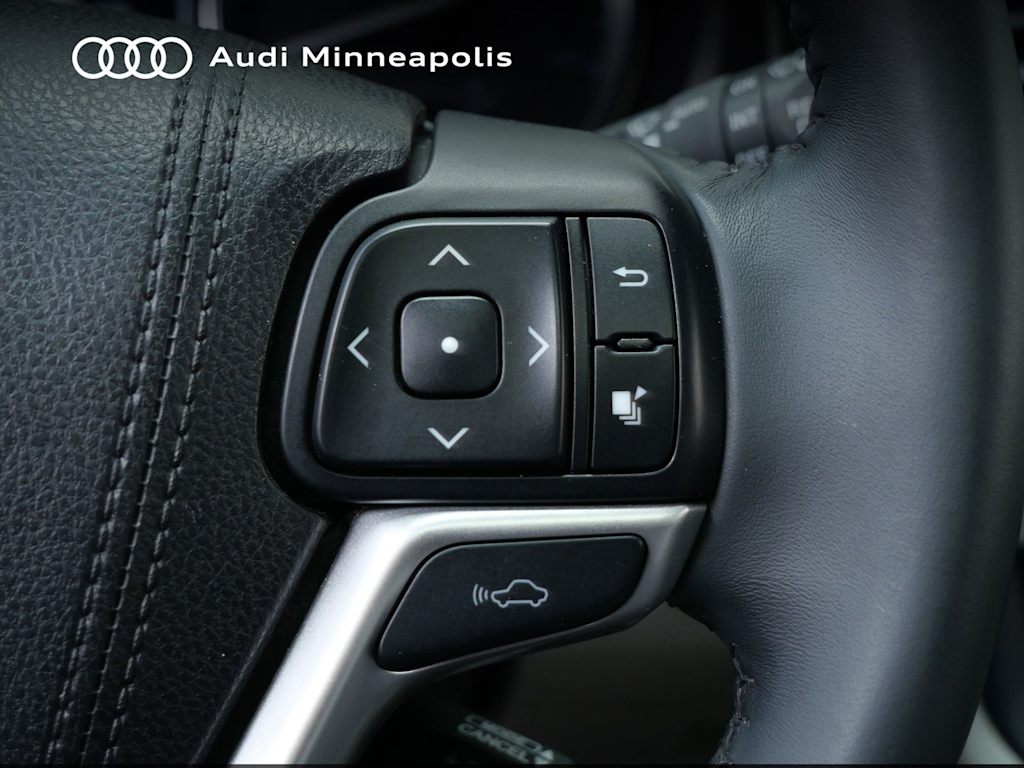 Thumbnail: 2016 Toyota Highlander - 21