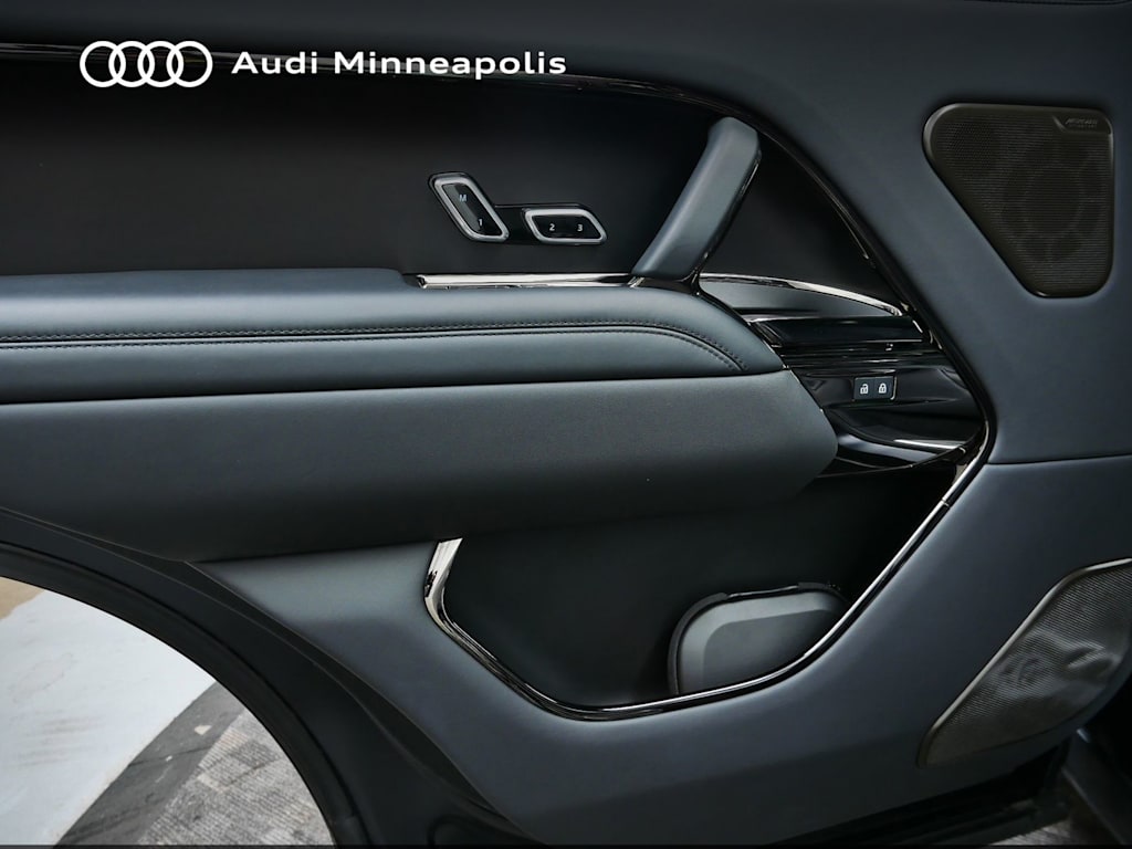 Thumbnail: 2023 Land Rover Range Rover - 16