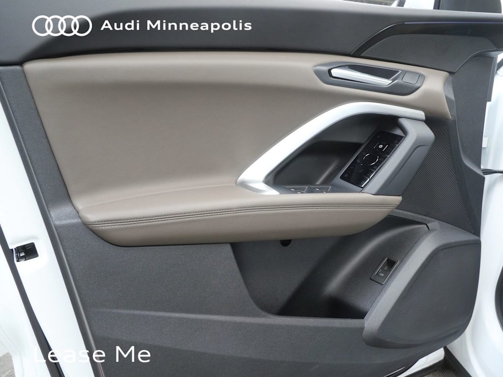 Thumbnail: 2025 Audi Q5 - 16