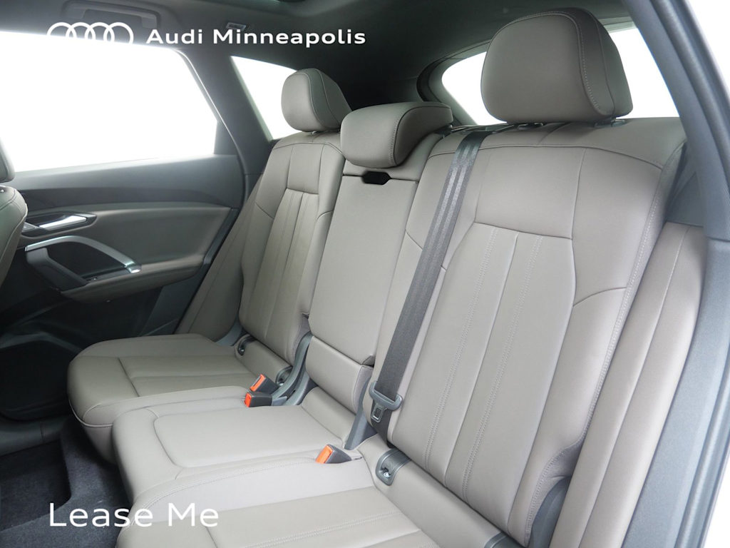 Thumbnail: 2025 Audi Q5 - 8