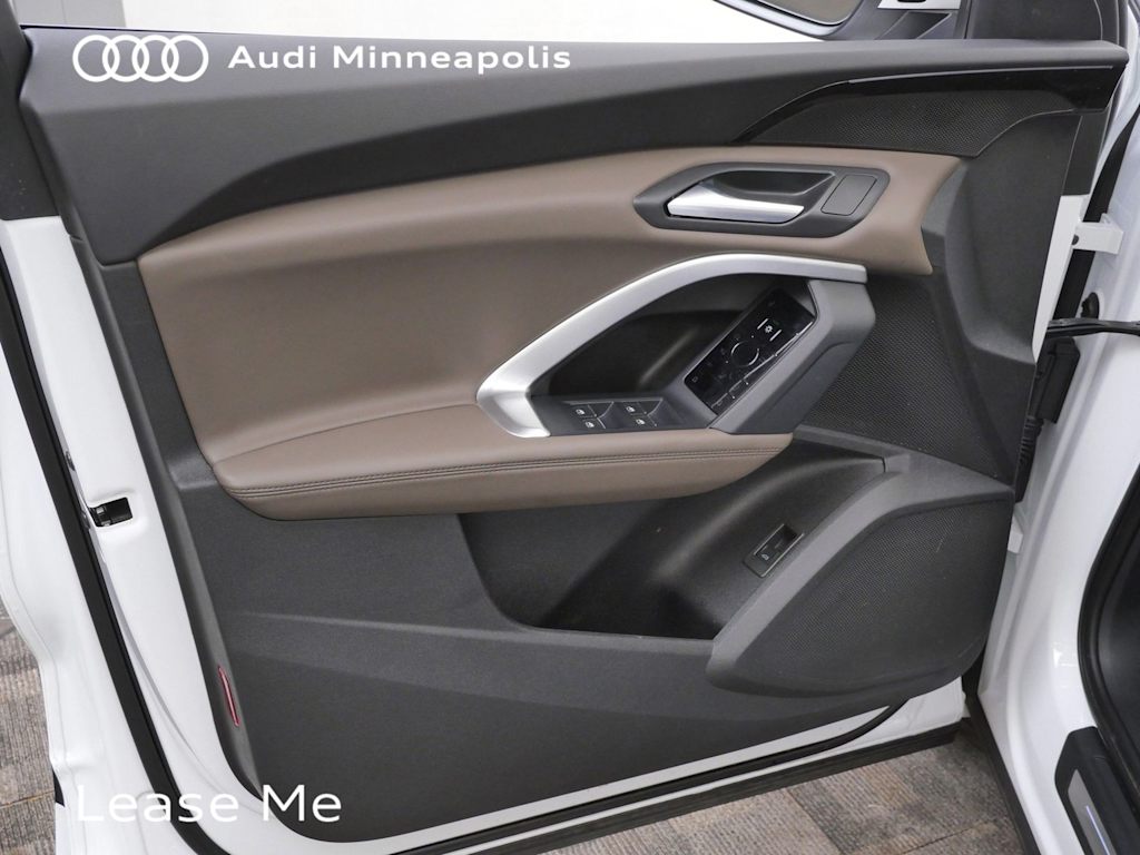 Thumbnail: 2025 Audi Q5 - 15